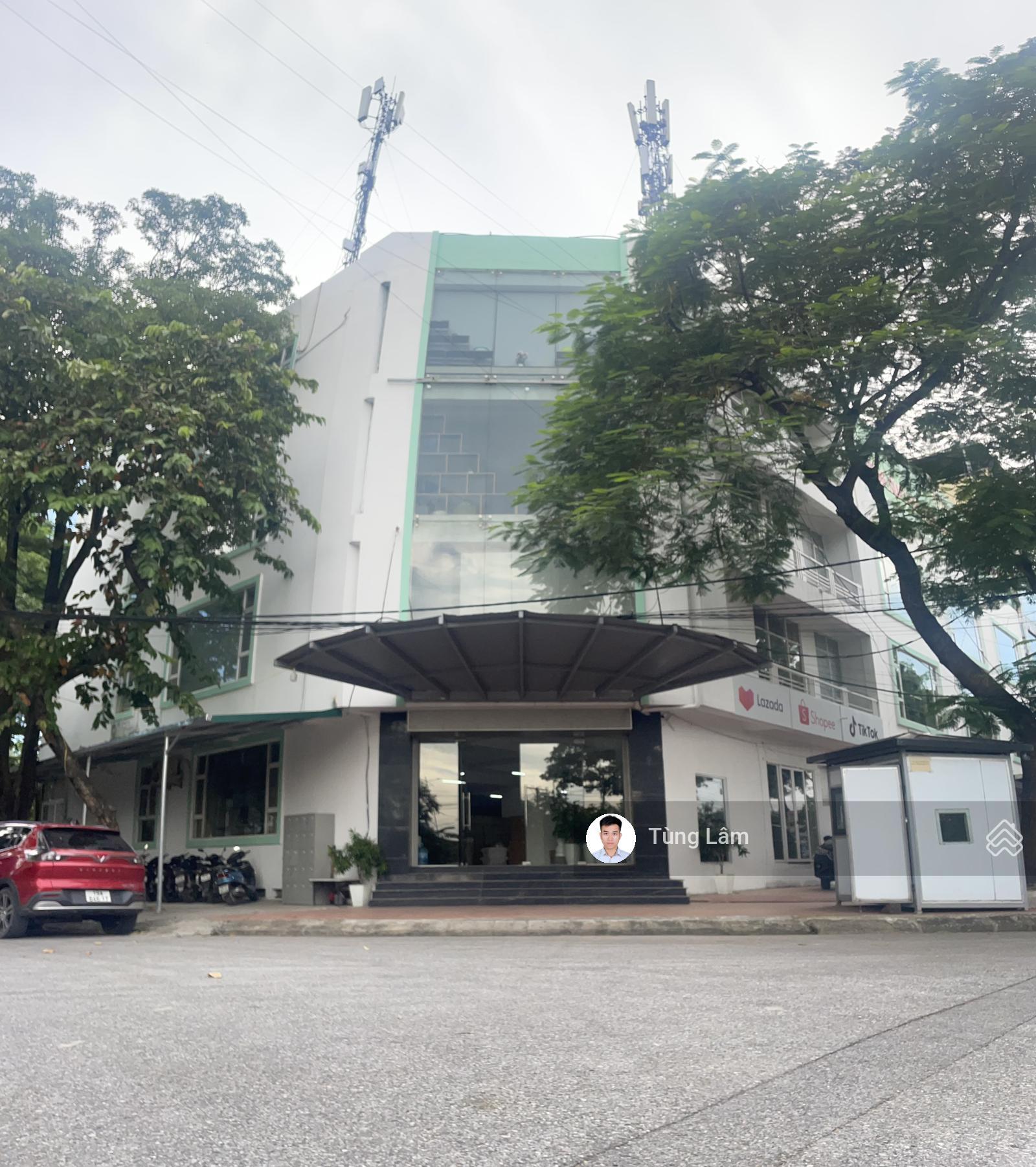 Cho thuê gấp tòa nhà 3.5 tầng, làm văn phòng kết hợp kho hoặc showroom, 750m2/tầng chỉ 250tr/th