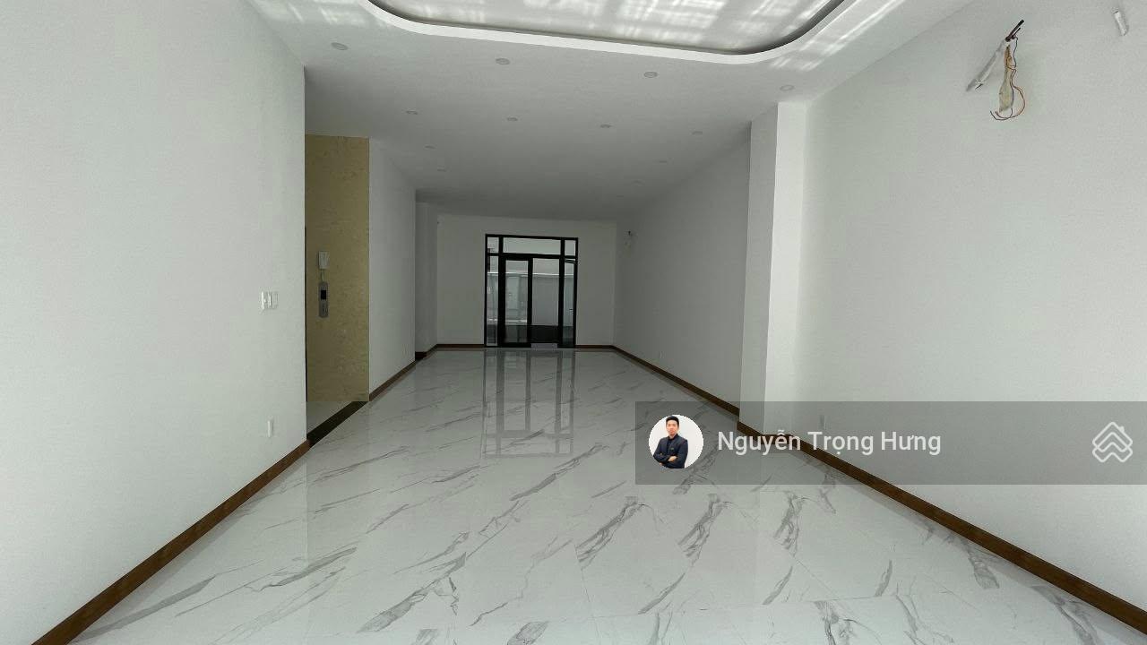 Cho thuê tầng trệt nhà phố 126m2 lối đi riêng, kế bên trường học khu nhà phố Vinhomes Grand Park Cho thuê tầng trệt nhà phố 126m2 lối đi riêng, kế bên trường học khu nhà phố Vinhomes Grand Park