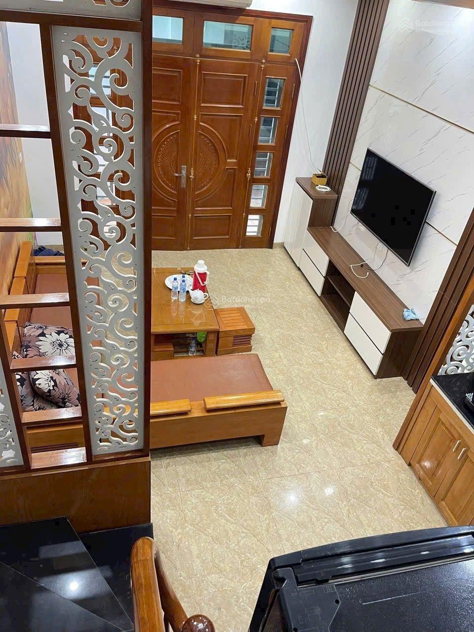 Bán nhà phố Thạch Bàn Long Biên 5 tỷ ngõ dân sinh 35m2 5T MT 4m ô tô kinh doanh gần trường cấp 3 Bán nhà phố Thạch Bàn Long Biên 5 tỷ ngõ dân sinh 35m2 5T MT 4m ô tô kinh doanh gần trường cấp 3