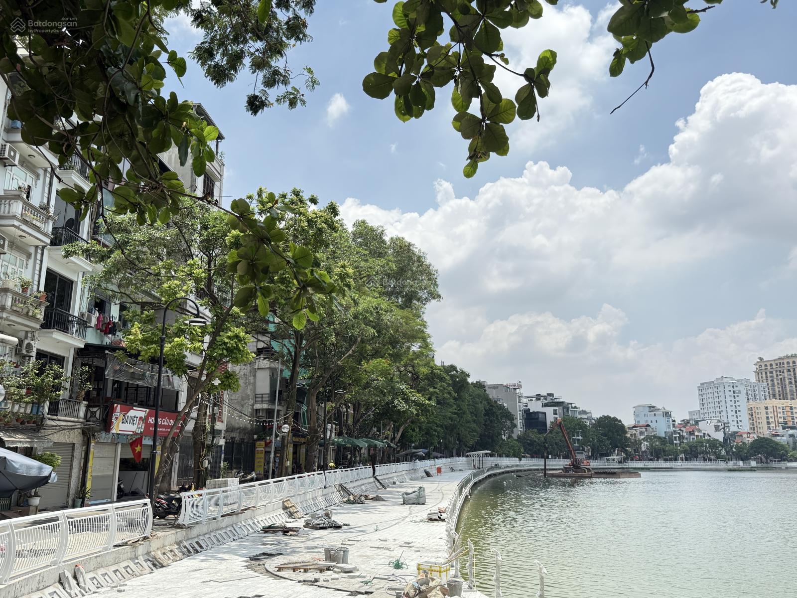 Bán nhà mặt phố Thanh Nhàn, 35 tỷ, 61m2 x 5 tầng, view công viên. Lô góc, kinh doanh VIP sầm uất