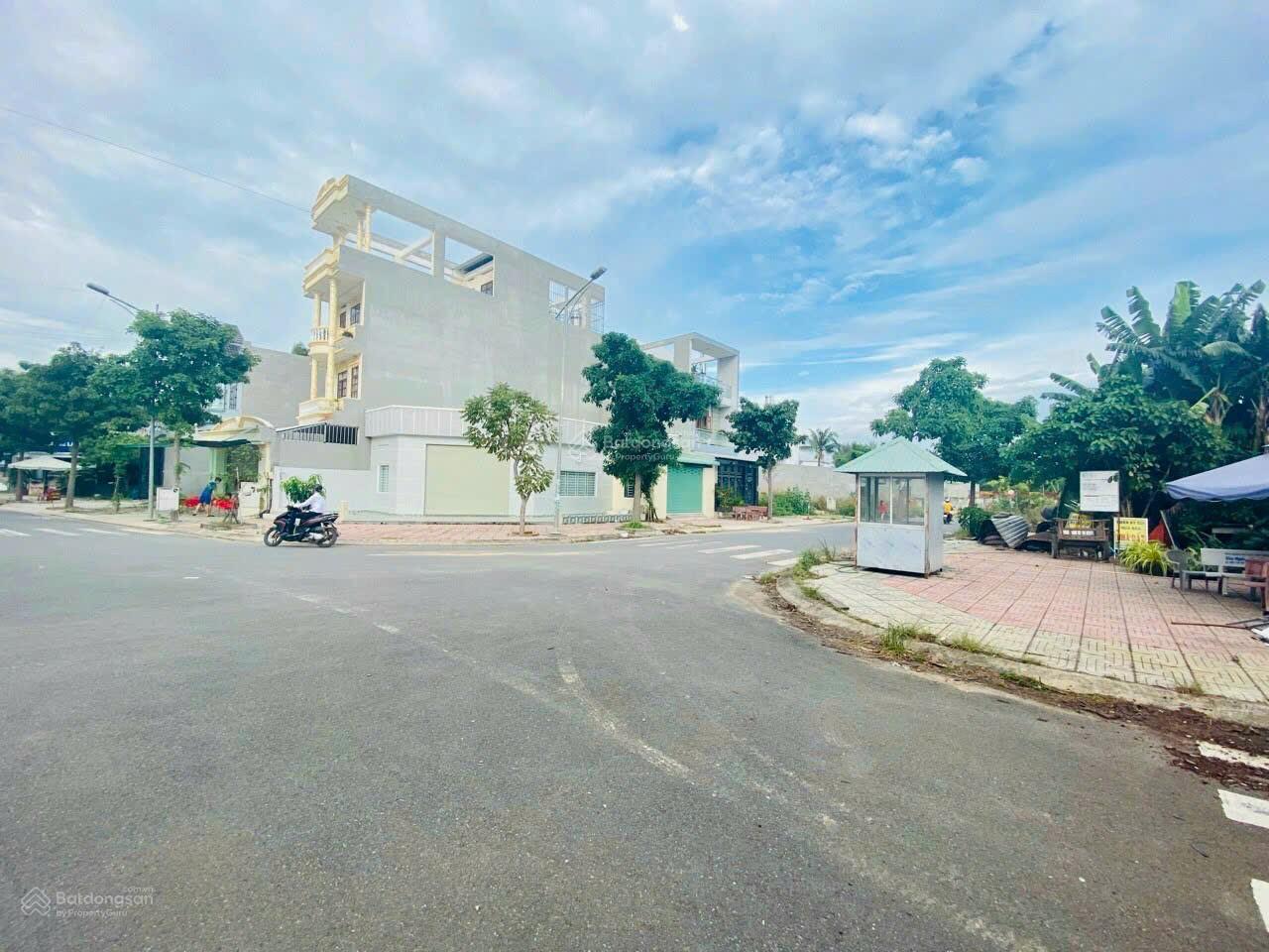 Lô góc 2 mặt tiền kinh doanh trục chính 16m KDC Nam Khang 1426 Nguyễn Duy Trinh