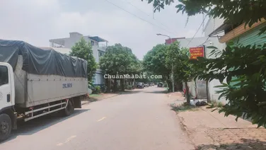 Cho thuê nhà phố làm văn phòng, kho. Trâu Quỳ Gia Lâm 120m2 8tr/tháng đường 11m