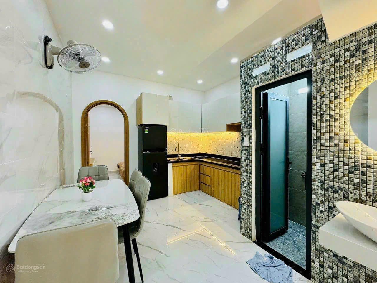 Bán nhà trống dọn ở ngay giá 2 tỷ 130/ 38m² Hoàng Sa, P2, Phú Nhuận 3PN, 2WC, 1T1L gần Q1 - SH