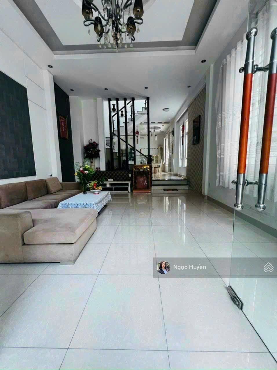 Bán gấp - nhà 3 tầng - HXH - gần Phạm Văn Đồng - DT: 90m2 giá 6,4 tỷ