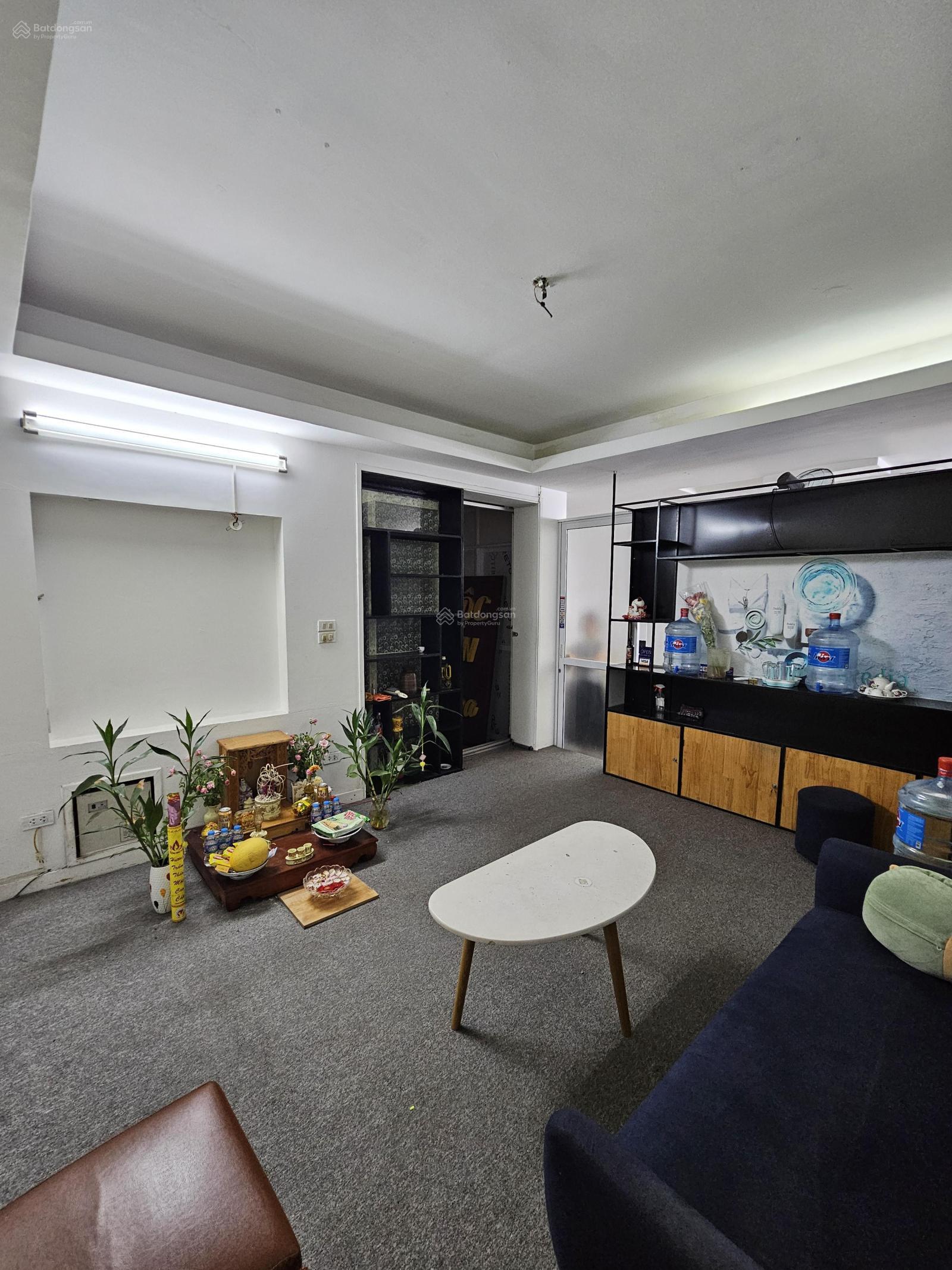 Cho thuê văn phòng tầng 2 số 4/ 81 Hoàng Cầu, Đống Đa. DT 20m2. Giá 4 - 4.5tr/th Cho thuê văn phòng tầng 2 số 4/ 81 Hoàng Cầu, Đống Đa. DT 20m2. Giá 4 - 4.5tr/th