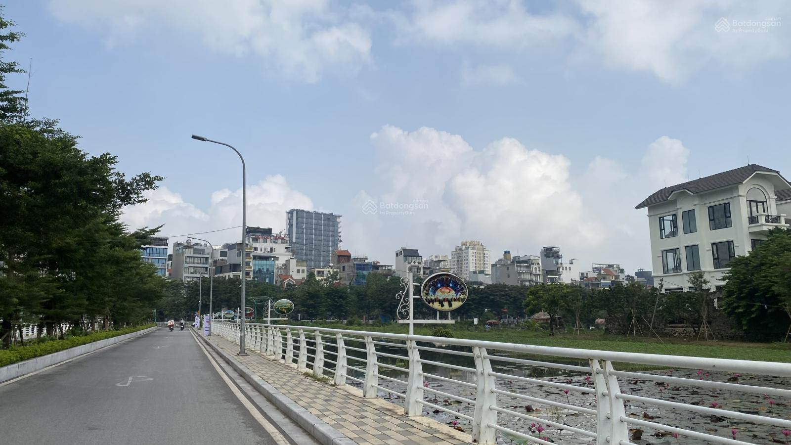 Bán nhà lô góc mặt phố Trịnh Công Sơn. Với thông số vàng, 110m2 MT gần 6m. Chỉ 85 tỷ Bán nhà lô góc mặt phố Trịnh Công Sơn. Với thông số vàng, 110m2 MT gần 6m. Chỉ 85 tỷ