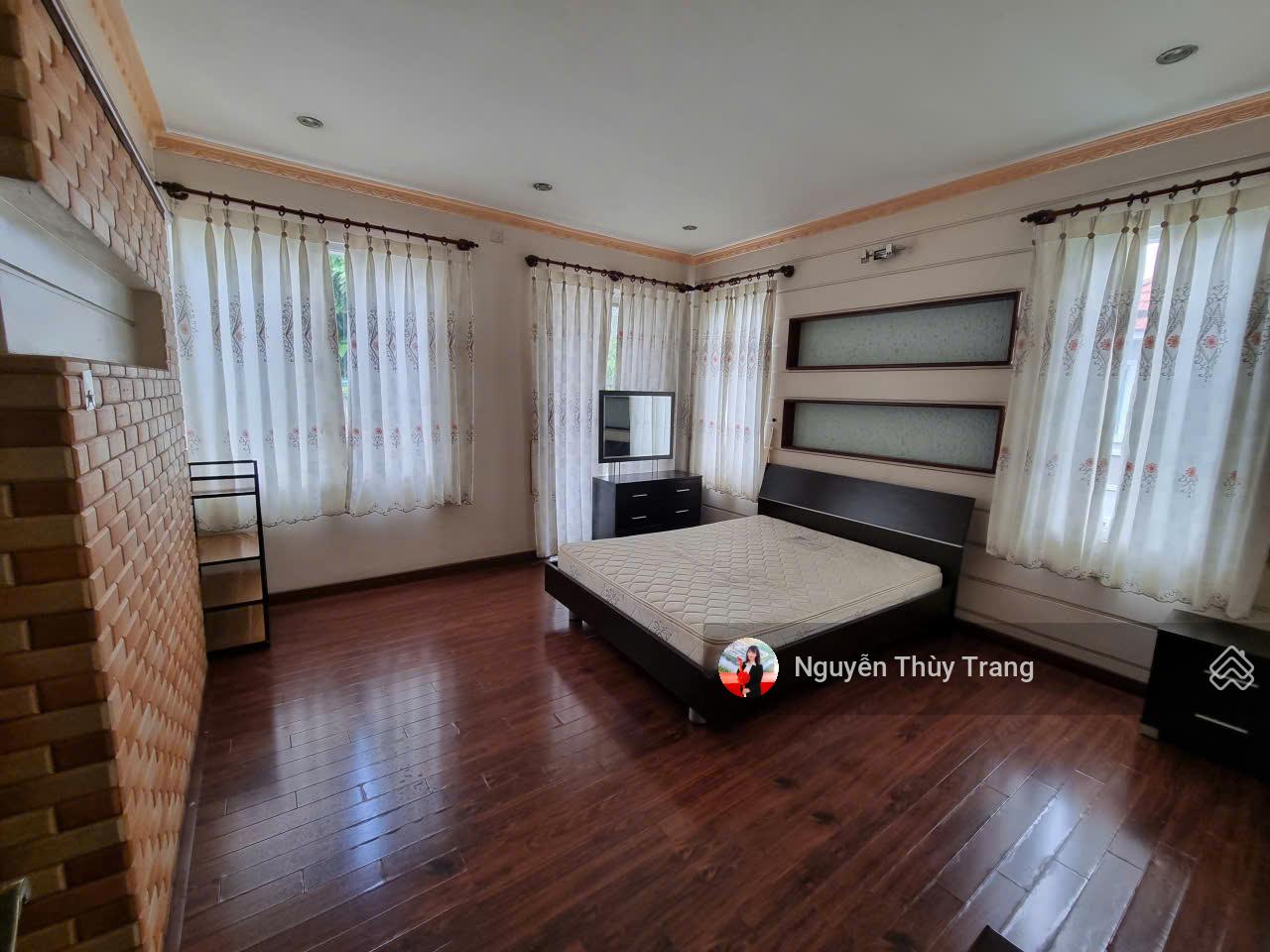 Giảm sâu chỉ còn 23tr Cho thuê gấp biệt thự liền kề The Oasis 1 Thuận An 4pn. 300m2 đối diện hồ bơi