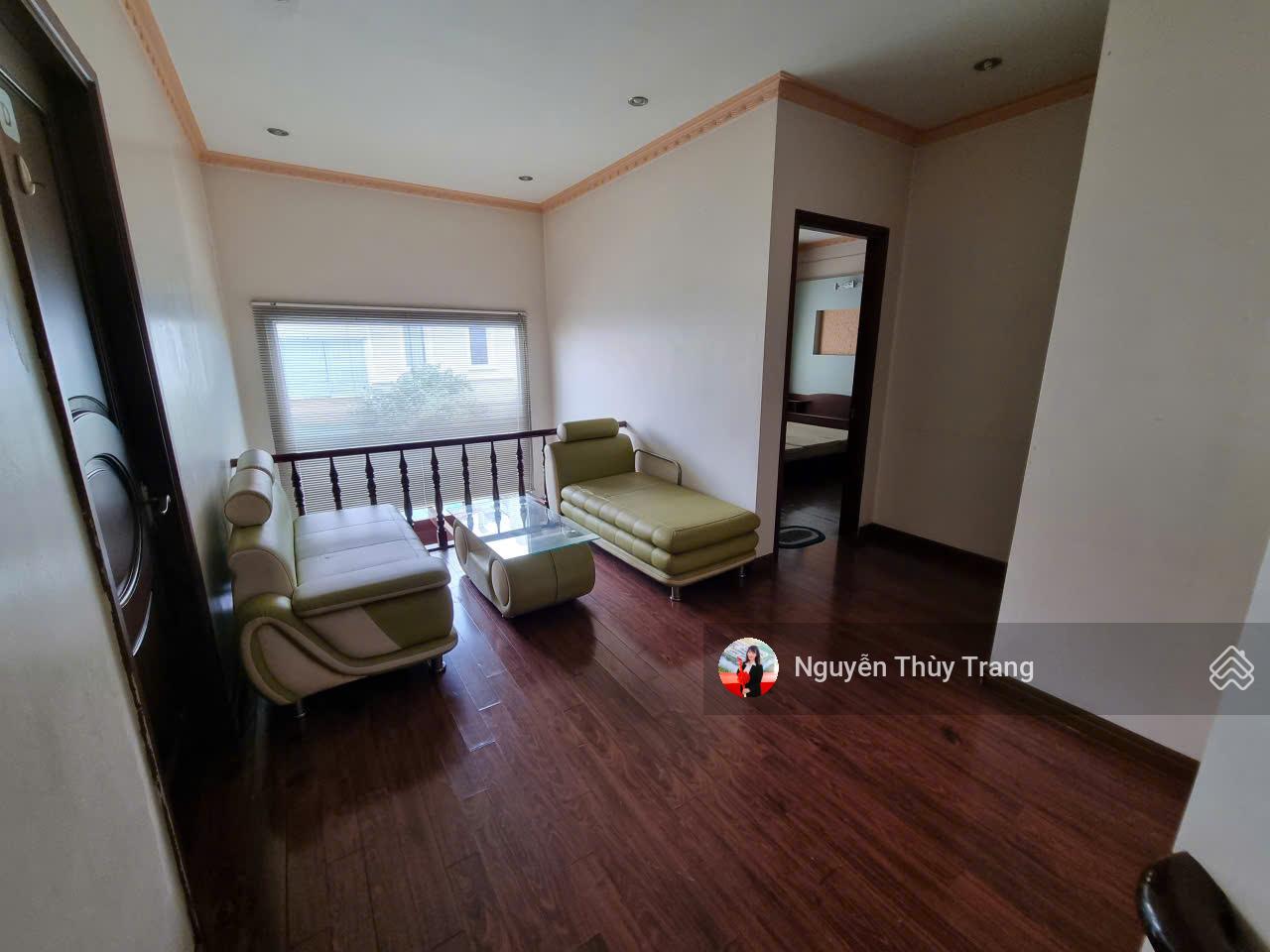 Giảm sâu chỉ còn 23tr Cho thuê gấp biệt thự liền kề The Oasis 1 Thuận An 4pn. 300m2 đối diện hồ bơi