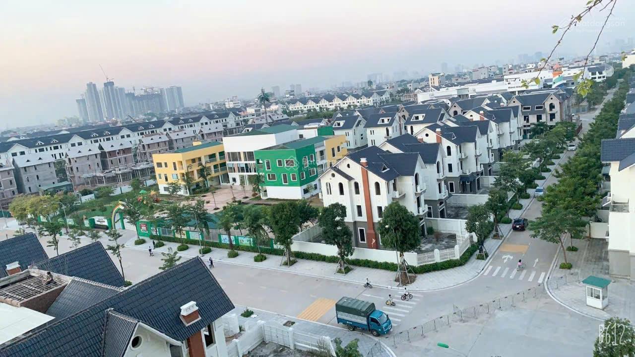 Bán biệt thự đơn lập mặt tiền 16m. Cách siêu thị Aeon Hà Đông 1km. Giá 140TR/M2. LH: 0975 159 ***