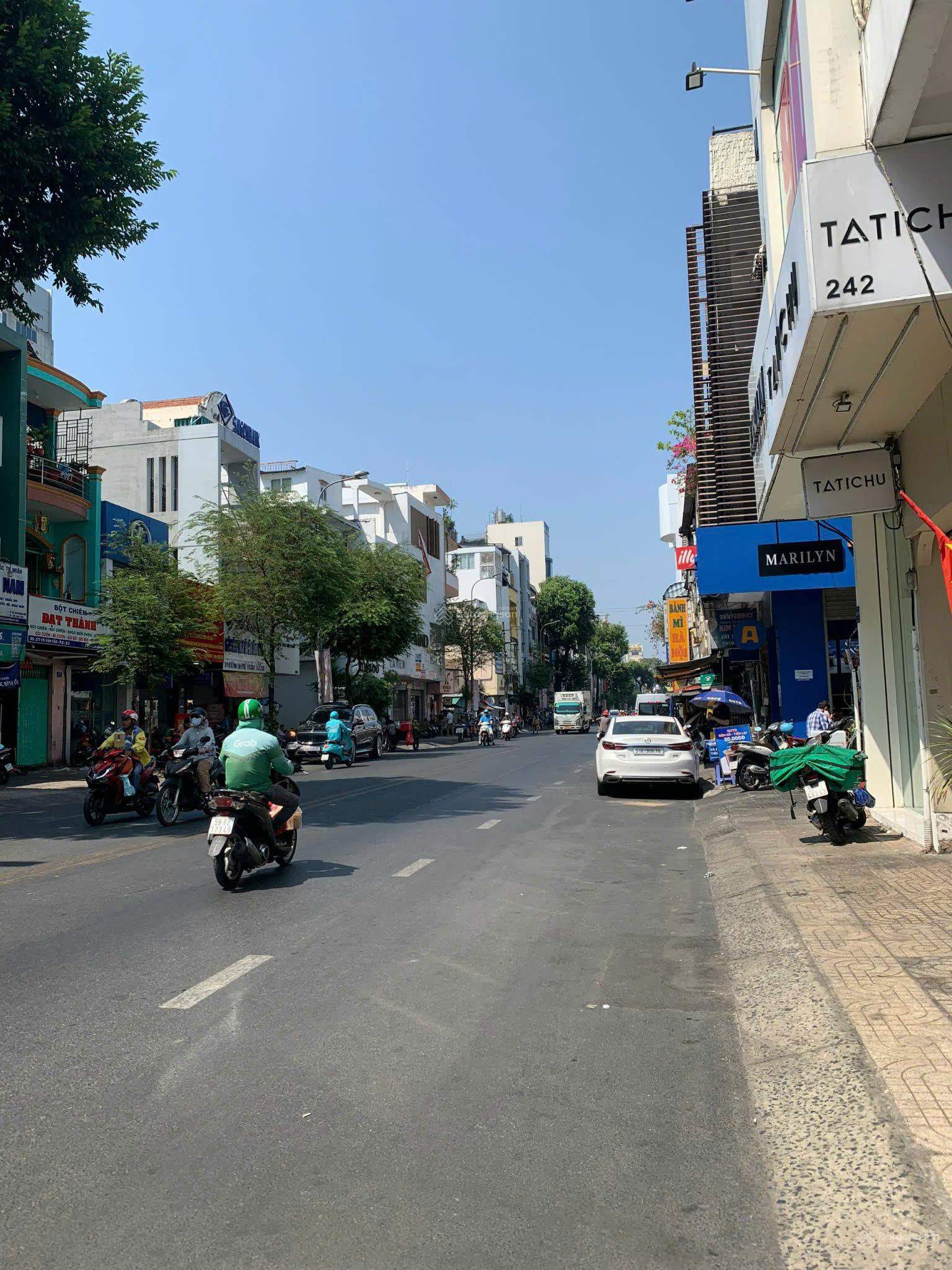 Bán góc 2 mặt tiền Võ Văn Tần P5 Quận 3 - 3.3x11m trệt 3 lầu - Giá: 20 tỷ (HĐT 40 triệu)