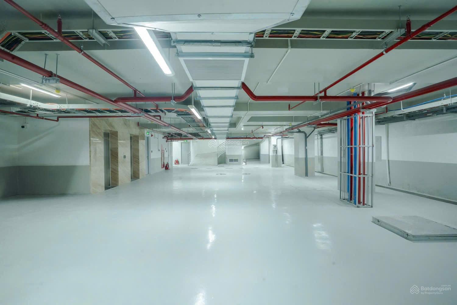 Toà nhà 2000m2 MT Võ Văn Tần, Q3 (10x30m, 10 tầng). Toà nhà mới, bàn giao ngay