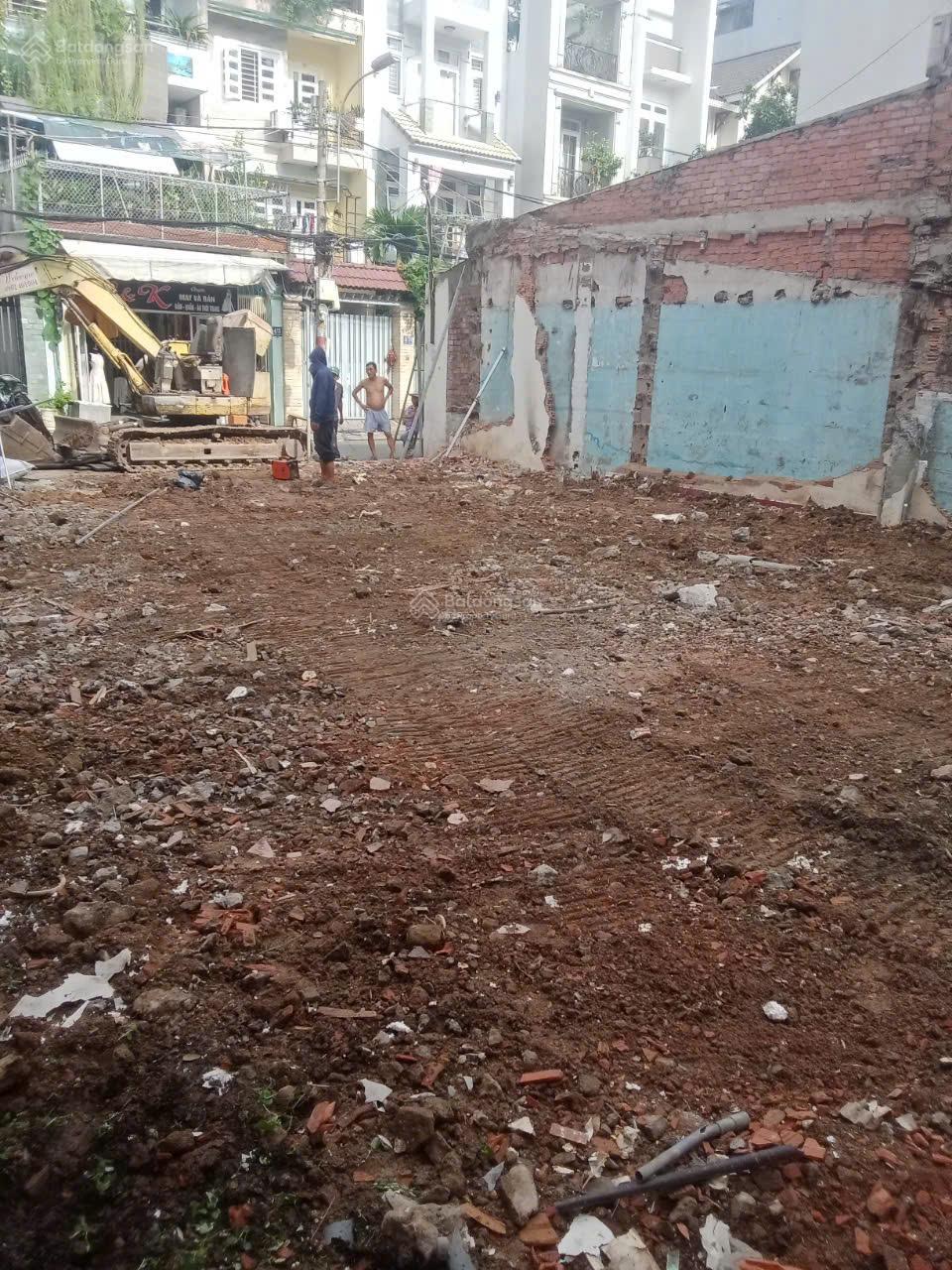 Bán khuôn đất lớn ngay Cộng Hòa 10x18m hầm + 6 lầu sân thượng giá chỉ 32 tỷ