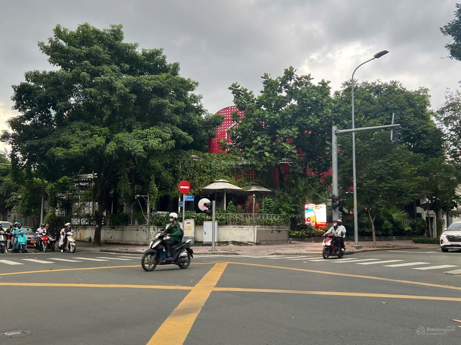 Cho thuê nhà 2 MT Trương Định với Võ Thị Sáu, Quận 3. (32x32m) 3 tầng, giá thuê 450tr/tháng Cho thuê nhà 2 MT Trương Định với Võ Thị Sáu, Quận 3. (32x32m) 3 tầng, giá thuê 450tr/tháng