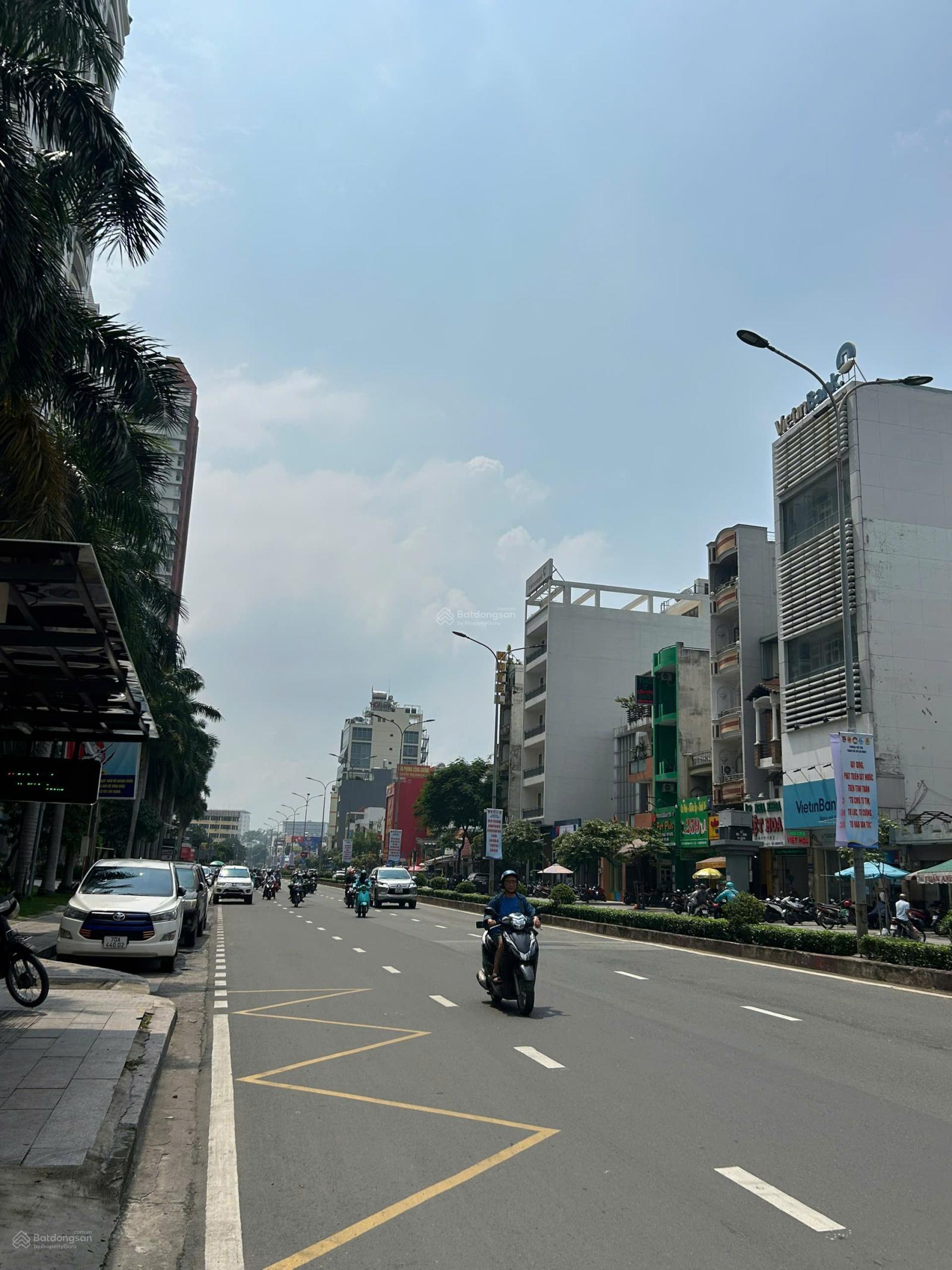 Bán nhà mặt tiền đường Lê Đại Hành, Quận 11, 3,6 X 30m, 6 tầng + thang máy, 36 tỷ TL