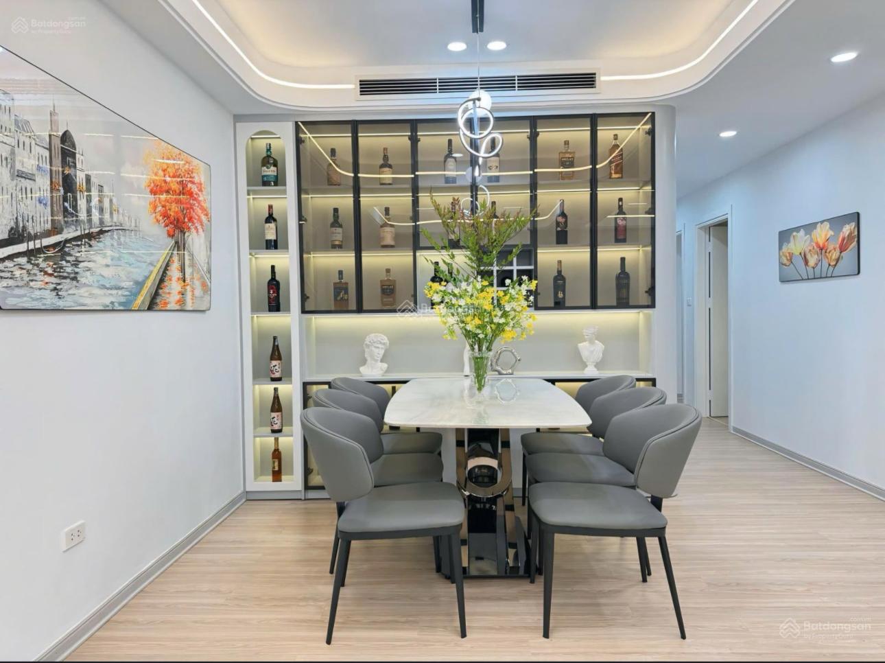 Chính chủ - cần tiền gấp - bán nhanh Sunshine City - 73m2 - 6.2 tỷ - LH 0978 025 ***