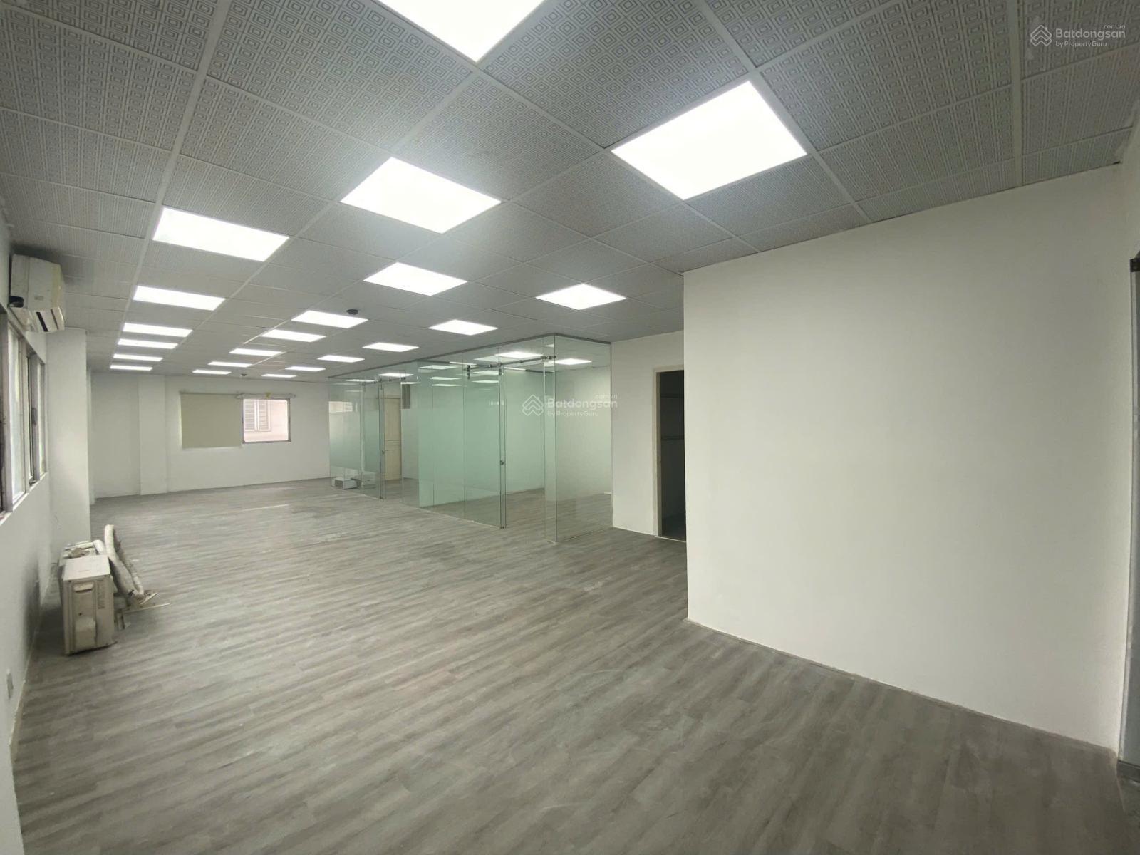 Cho thuê văn phòng Võ Văn Tần, 39 triệu/th, 110m2, mặt tiền 20m, giá tốt, view đẹp