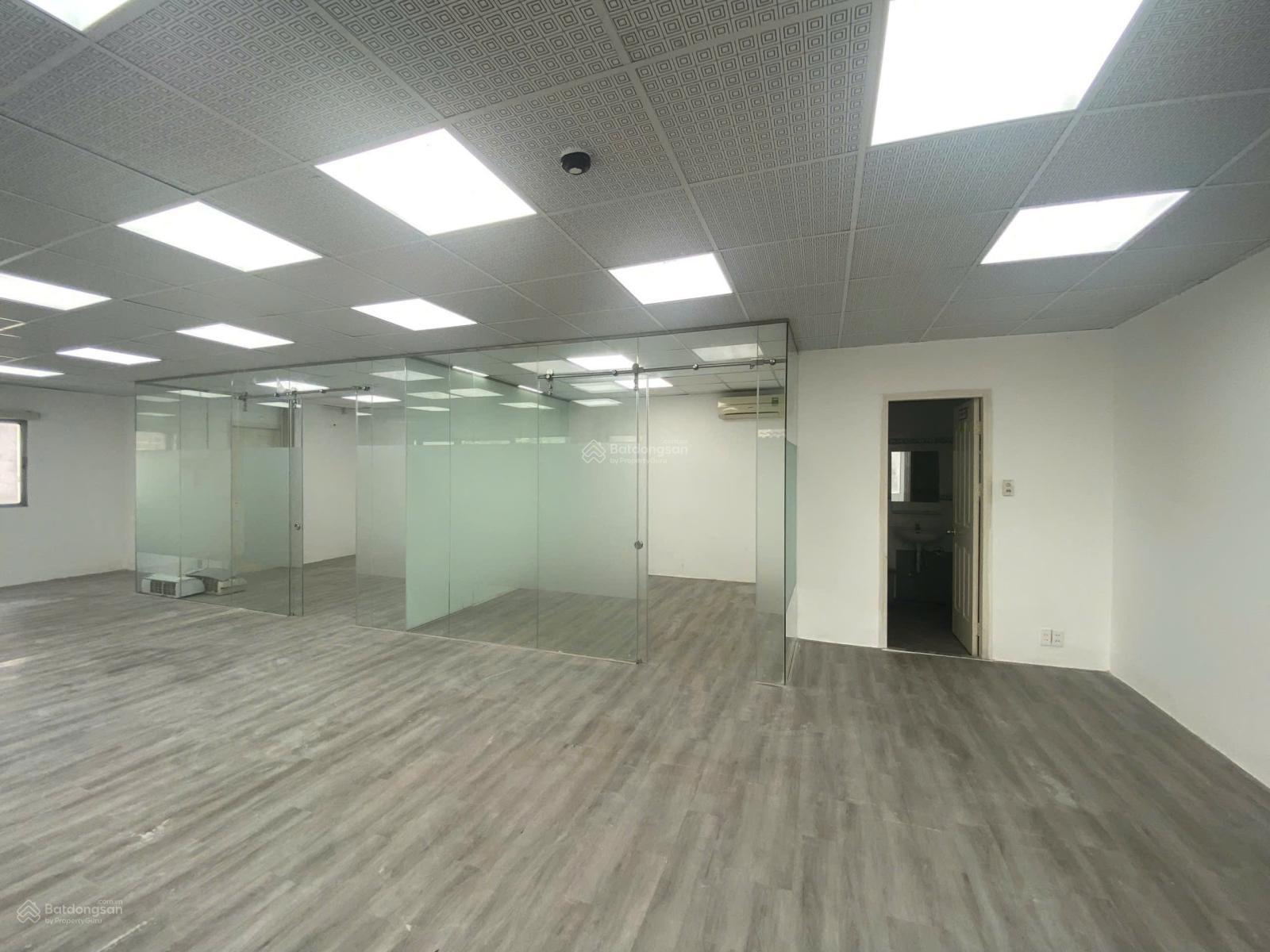 Cho thuê văn phòng Võ Văn Tần, 39 triệu/th, 110m2, mặt tiền 20m, giá tốt, view đẹp