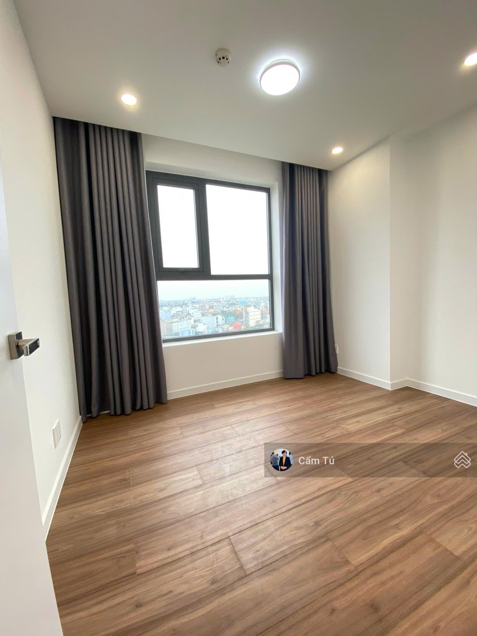 Cho thuê căn hộ D'Lusso 2 phòng ngủ, nội thất cơ bản giá thuê 14.5 triệu / tháng