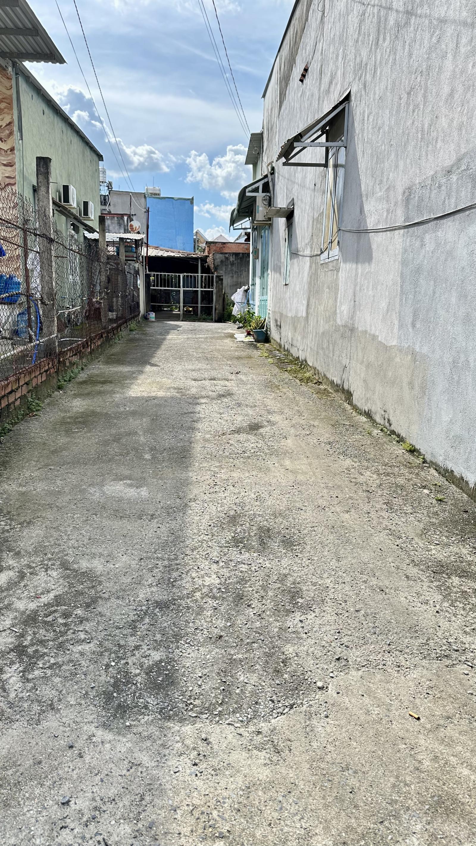 Bán gấp nhà DT 600m2 sổ hồng riêng đường Xuân Thới Đông 1