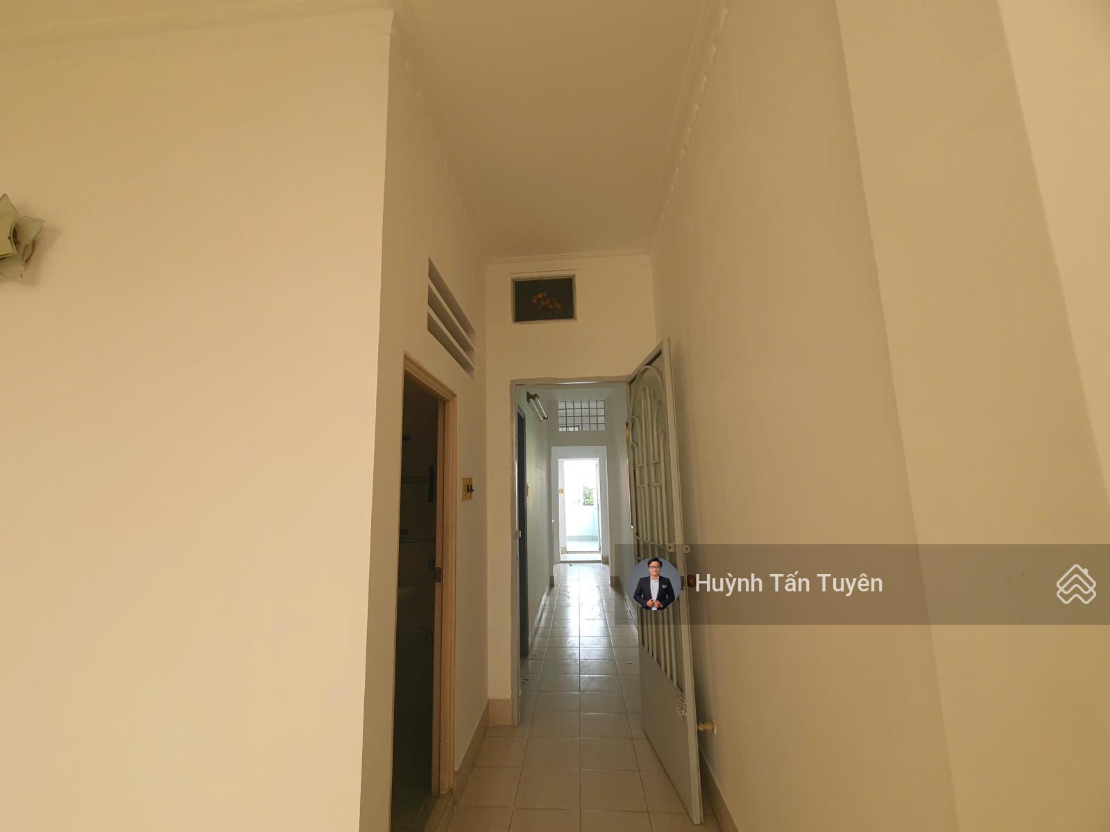 Cho thuê nhà mặt tiền kinh doanh ngay vòng xoay Hậu Giang, 40 triệu, 4.3 x 25m, 5 tầng, view thoáng