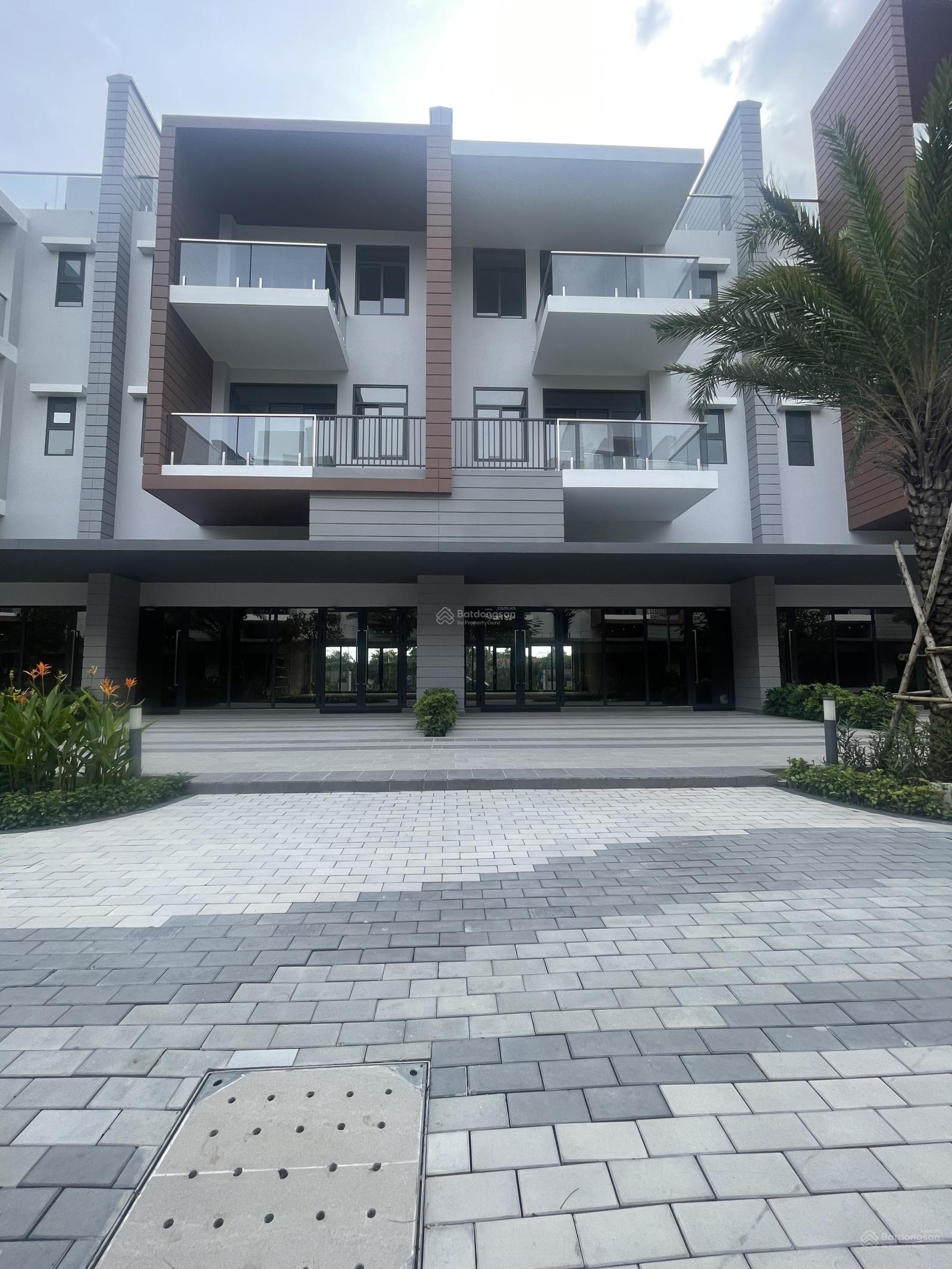 Cần bán nhà phố liên kế 2 mặt tiền Celesta Avenua DT 196m2 4 tầng DT sàn 396m2 Giá bán 45tỷ .