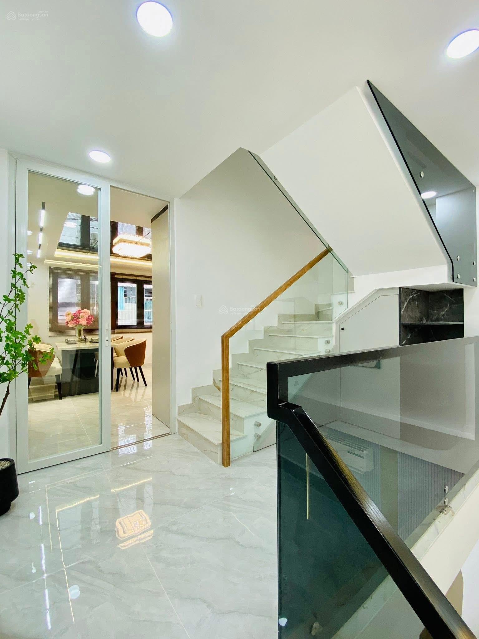 Cô Xuân bán gấp nhà Vũ Huy Tấn,Phú Nhuận ngay khu Phan Xích Long giá 2 tỷ850/40,2m2.Sổ ngay