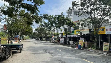 Cần bán lô đất đường D8 (24m) KDC Long Hậu. DT: 5m x 20m, vị trí đẹp. Giá 3,8 tỷ thương lượng