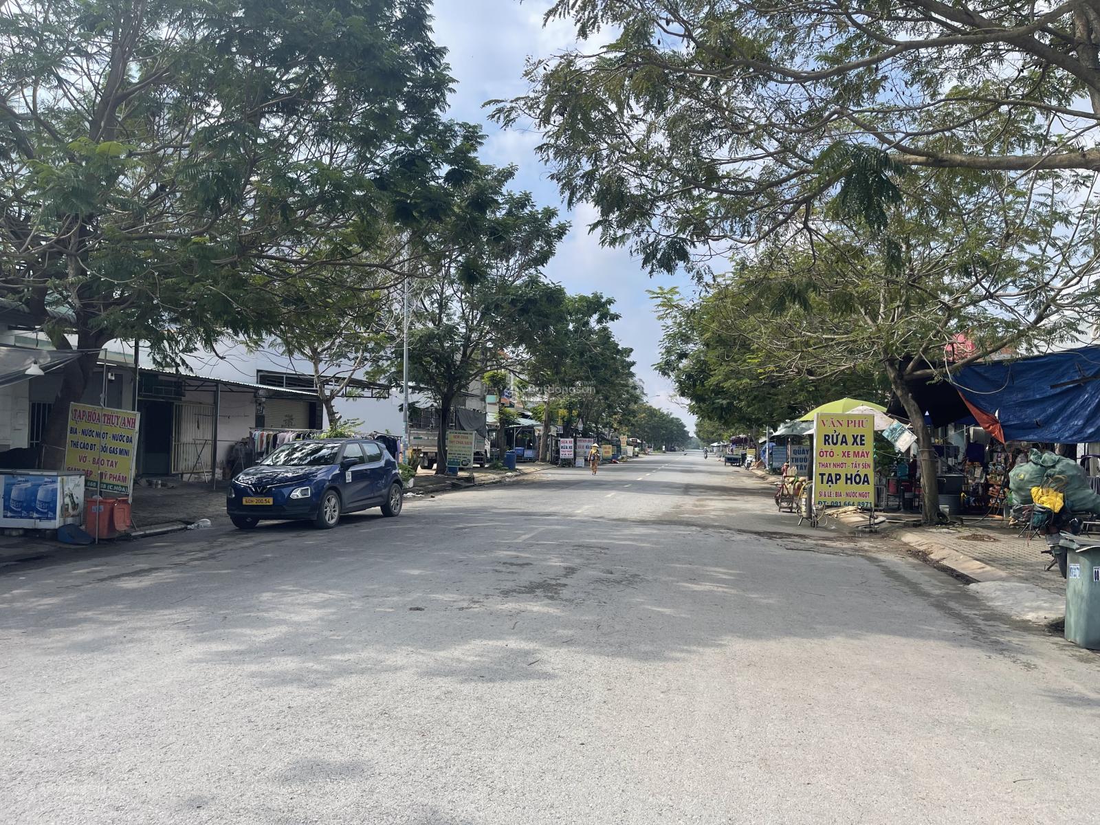 Cần bán lô đất đường D8 (24m) KDC Long Hậu. DT: 5m x 20m, vị trí đẹp. Giá 3,8 tỷ thương lượng