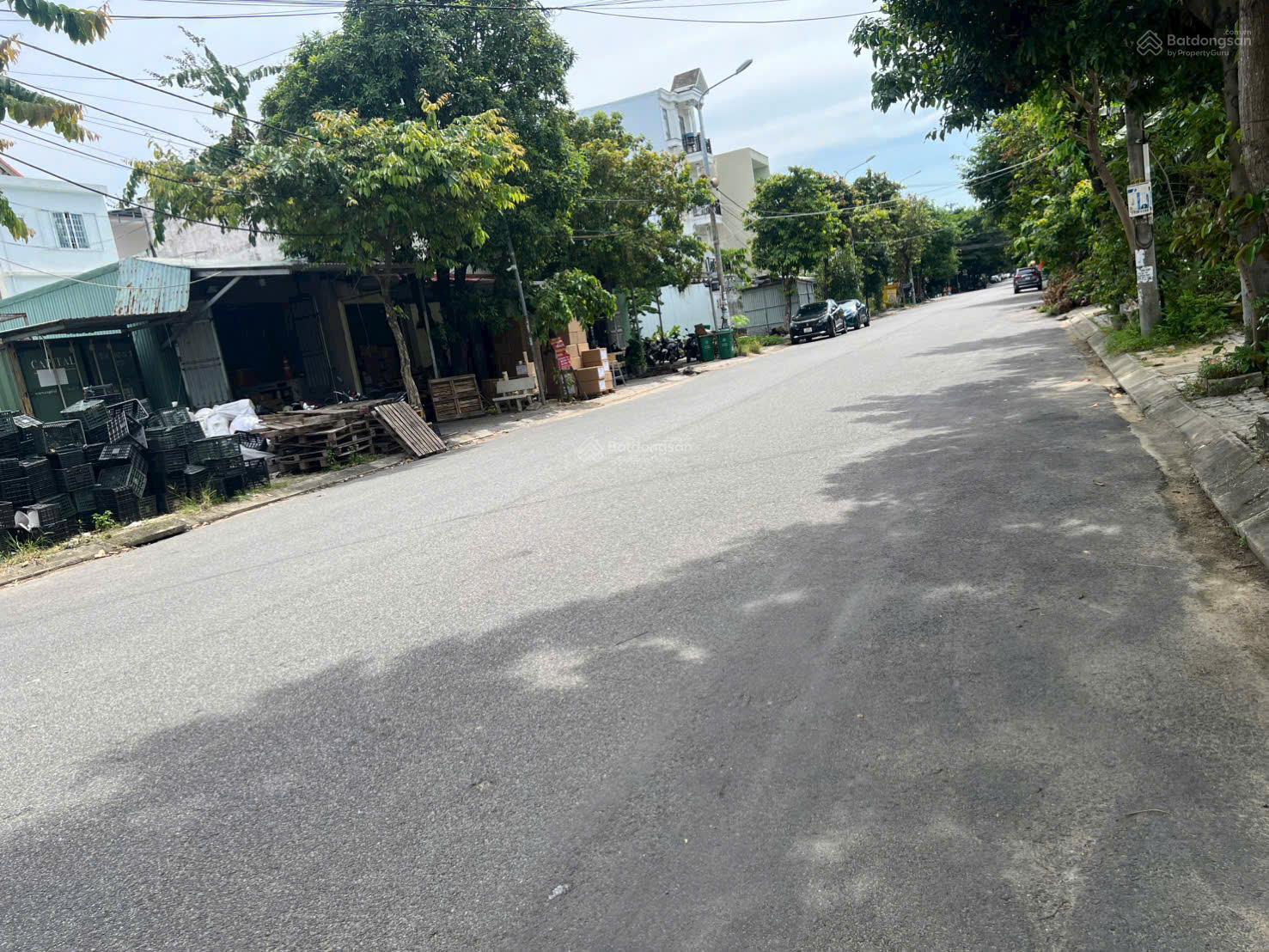 Chính chủ gởi bán lô đất đường 10m5 Nguyễn Xí , sạch đẹp