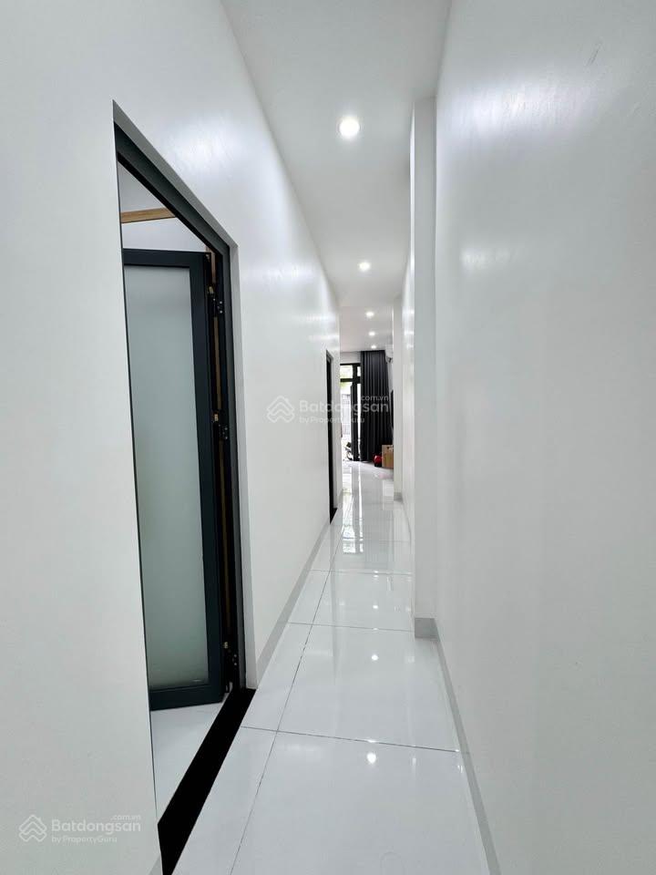 VỀ QUÊ BÁN LẠI CĂN NHÀ CẤP 4 MỚI XÂY Ở RẤT KIÊN CỐ, ĐƯỜNG 8M . TRẢ TRƯỚC 300 TRIỆU GIAO NHÀ LUÔN