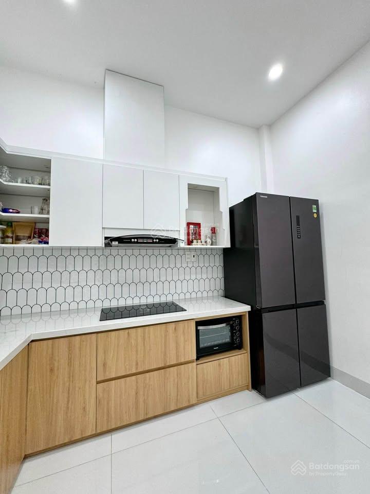 VỀ QUÊ BÁN LẠI CĂN NHÀ CẤP 4 MỚI XÂY Ở RẤT KIÊN CỐ, ĐƯỜNG 8M . TRẢ TRƯỚC 300 TRIỆU GIAO NHÀ LUÔN