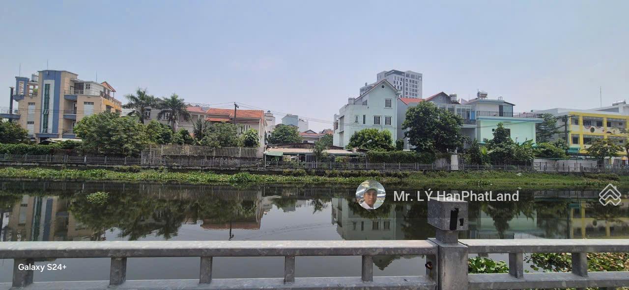 Đất góc 2 mặt tiền 542m2, view rạch lớn sát sông Vàm Thuật. Khu biệt cao cấp, gần ngã tư Ga