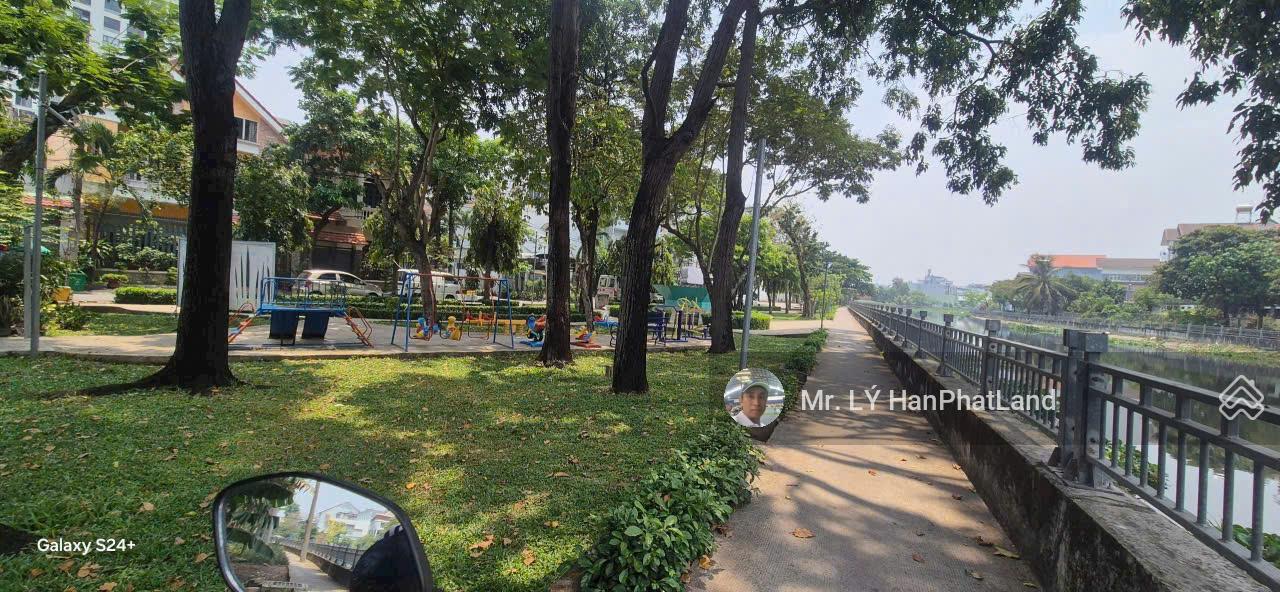 Đất góc 2 mặt tiền 542m2, view rạch lớn sát sông Vàm Thuật. Khu biệt cao cấp, gần ngã tư Ga