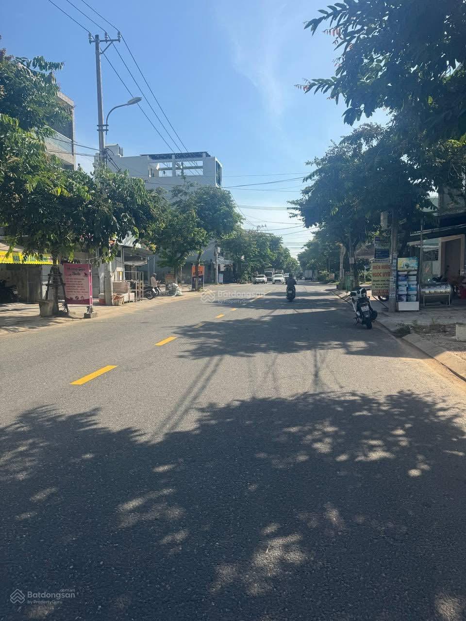 Chủ gửi bán lô đất đường Phùng Hưng Hòa Minh Liên Chiểu Đà Nẵng.
- Diện tích : 100m2 ngang 5m.
- Đư