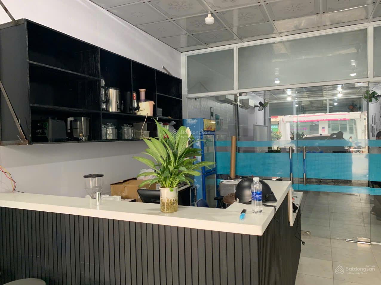 Chuyển nhượng nhanh căn nhà MTKD Lê Văn Qưới, 4m x 23.5m vuông vức, cấp 4. Giá: 15.5 tỷ