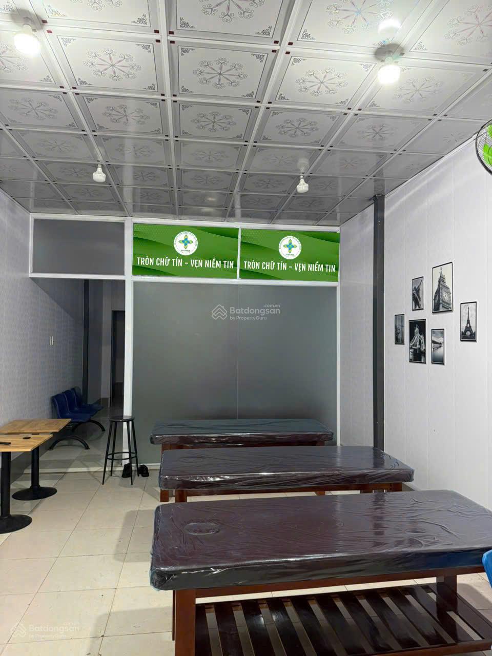 Chuyển nhượng nhanh căn nhà MTKD Lê Văn Qưới, 4m x 23.5m vuông vức, cấp 4. Giá: 15.5 tỷ