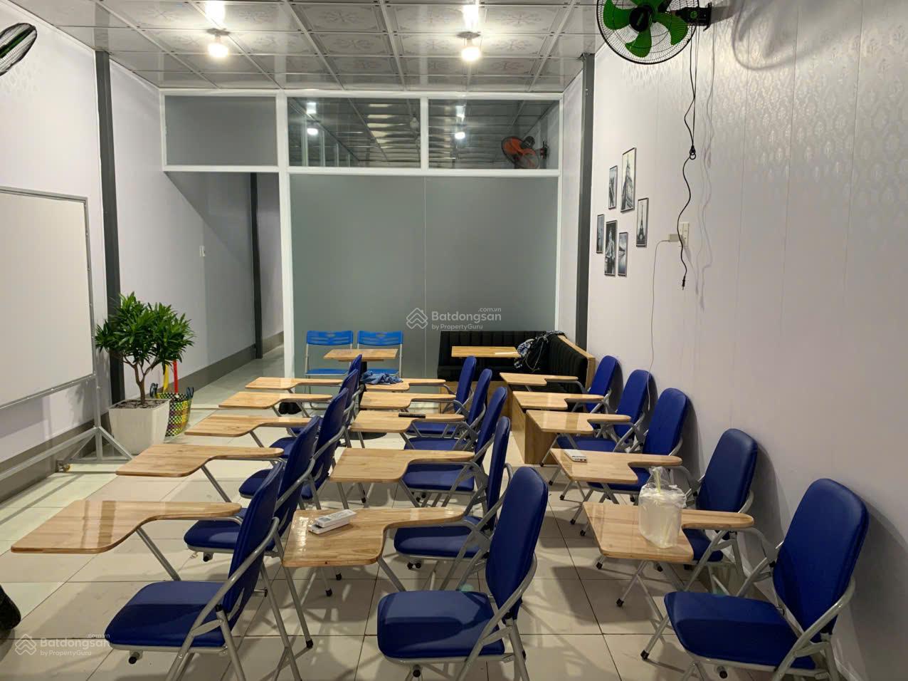 Chuyển nhượng nhanh căn nhà MTKD Lê Văn Qưới, 4m x 23.5m vuông vức, cấp 4. Giá: 15.5 tỷ