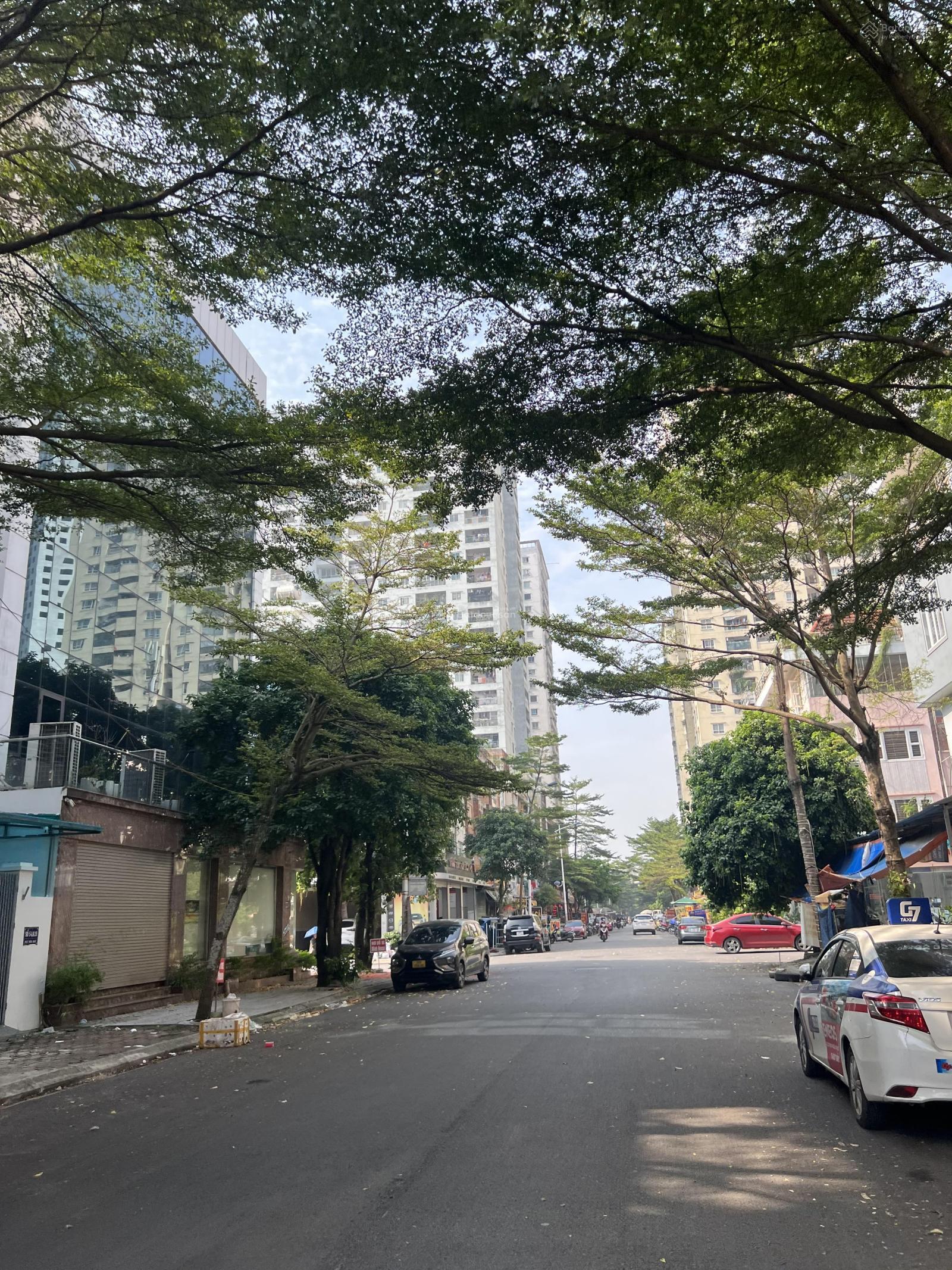 Hàng hiếm xây thô duy nhất 83m, 4 tầng, MT 5m. Không lỗi phong thủy. đường thông KD. An ninh tốt.