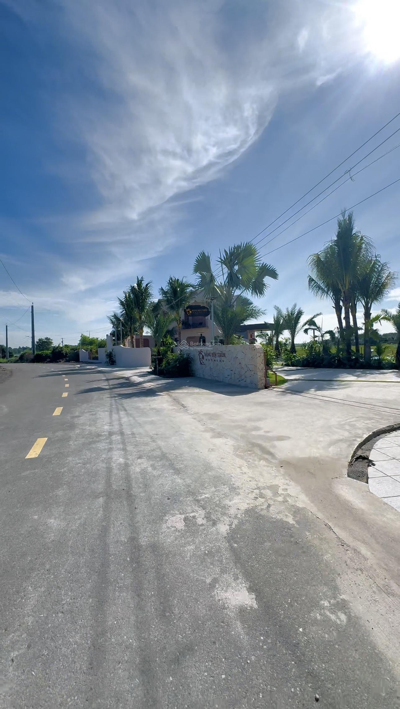 Bán đất: 265m2 sẵn 100m2 thổ cư, phủ hồng toàn bộ. Mặt tiền đường nhựa cách biển 3km