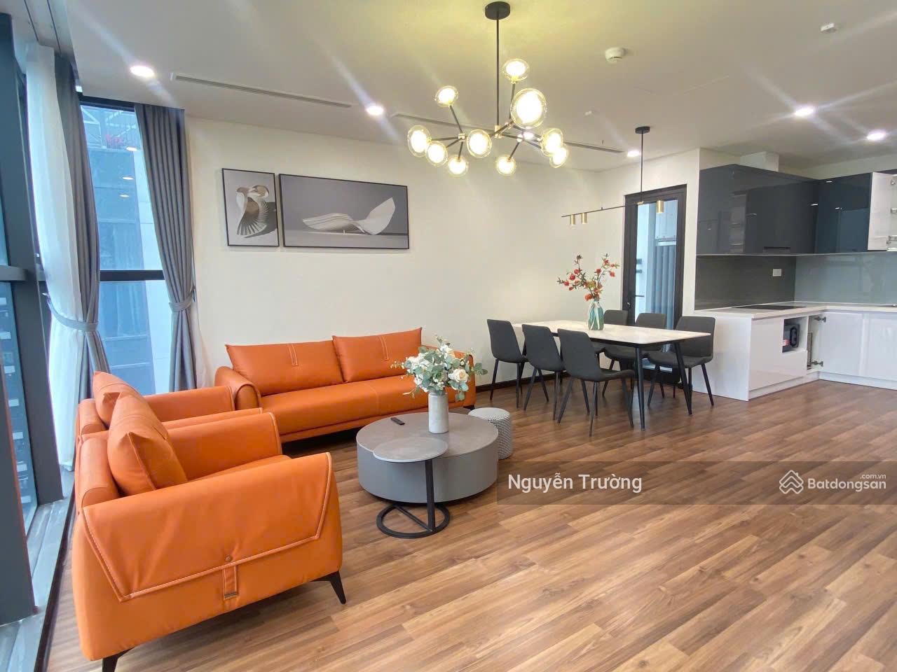 Cần bán căn hộ 109m2, 3PN 2VS, full đồ đẹp, căn góc, sổ sẵn, chung cư Mipec Rubik. Giá 12.5 tỷ