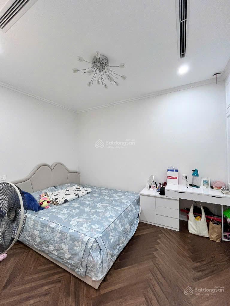Bán căn 2 phòng ngủ 107m2 Vinhomes Royal City giá 13 tỷ 4 net - Em Sơn Royal