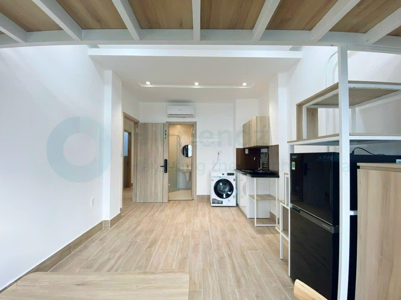 Cho thuê căn hộ đẹp - Có cửa sổ thoáng, full nội thất. Nằm ngay Lê Văn Việt, gần Ngã Tư Thủ Đức