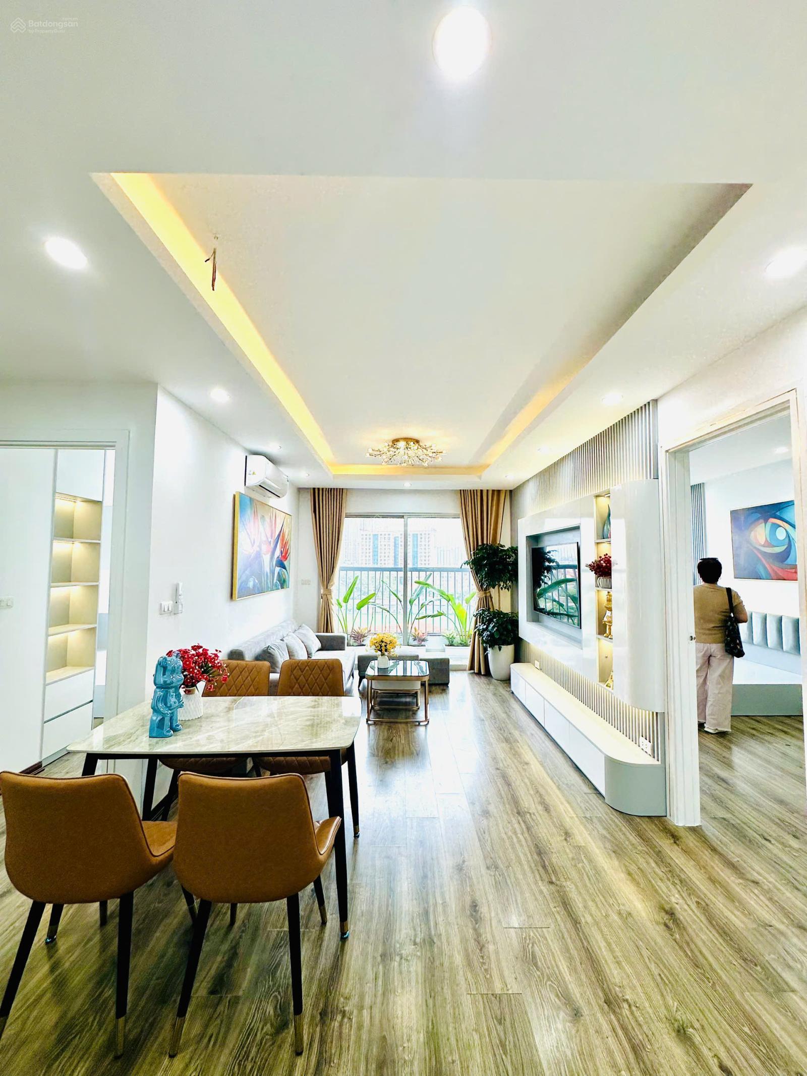 Cho thuê căn 2 ngủ, diện tích 77m, tầng đẹp, đủ nội thất mới giá chỉ 13,5tr/th tại 90 nguyễn tuân