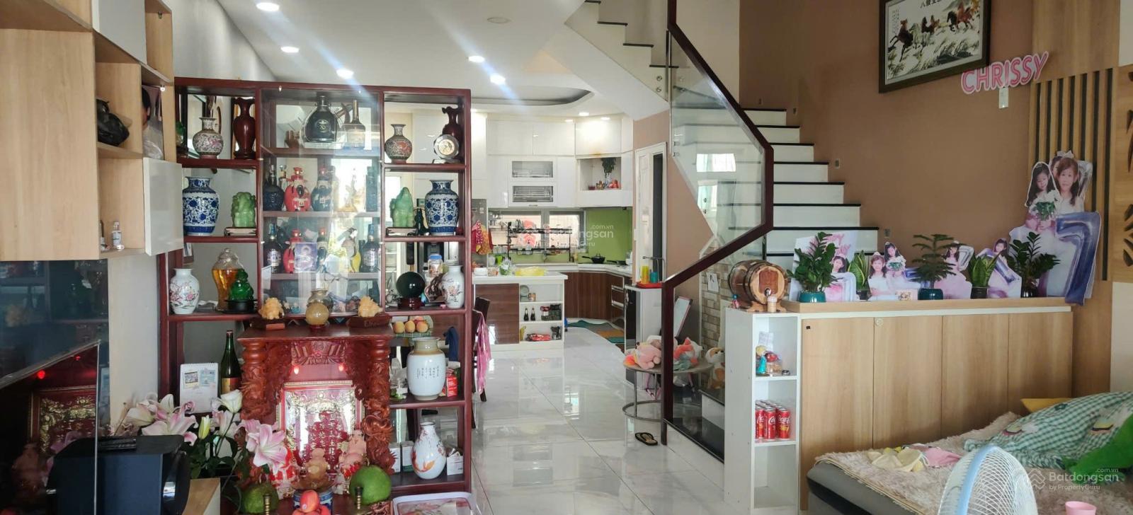 Bán căn 5x23m tại Rosita Garden Full nội thất giá 8,6tỷ. Liên hệ Tấn Giàu 0909 121 ***