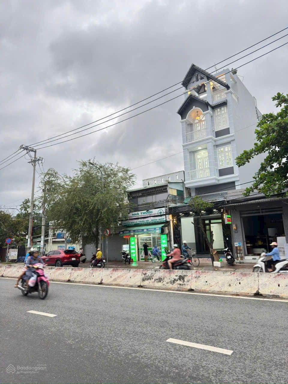 Bán gấp nhà mặt tiền Huỳnh Tấn Phát giá bằng trong hẻm DT 5x18.5m. 3 tầng. ST. Giá chỉ 11 tỷ 780tr