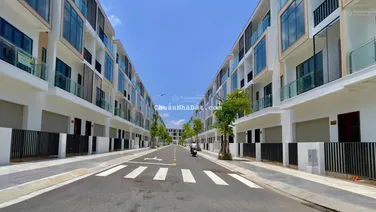 Nhà phố 4 tầng 6x20, cạnh trường học - phố ẩm thực giá 5,5 tỷ (full 100%). LH 0938 193 *** Em Phước