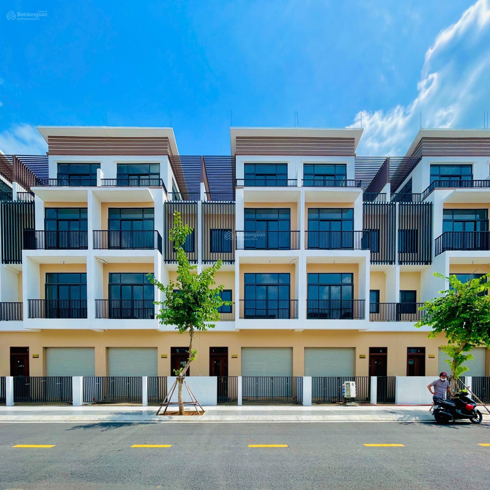 Nhà phố 4 tầng 6x20, cạnh trường học - phố ẩm thực giá 5,5 tỷ (full 100%). LH 0938 193 *** Em Phước