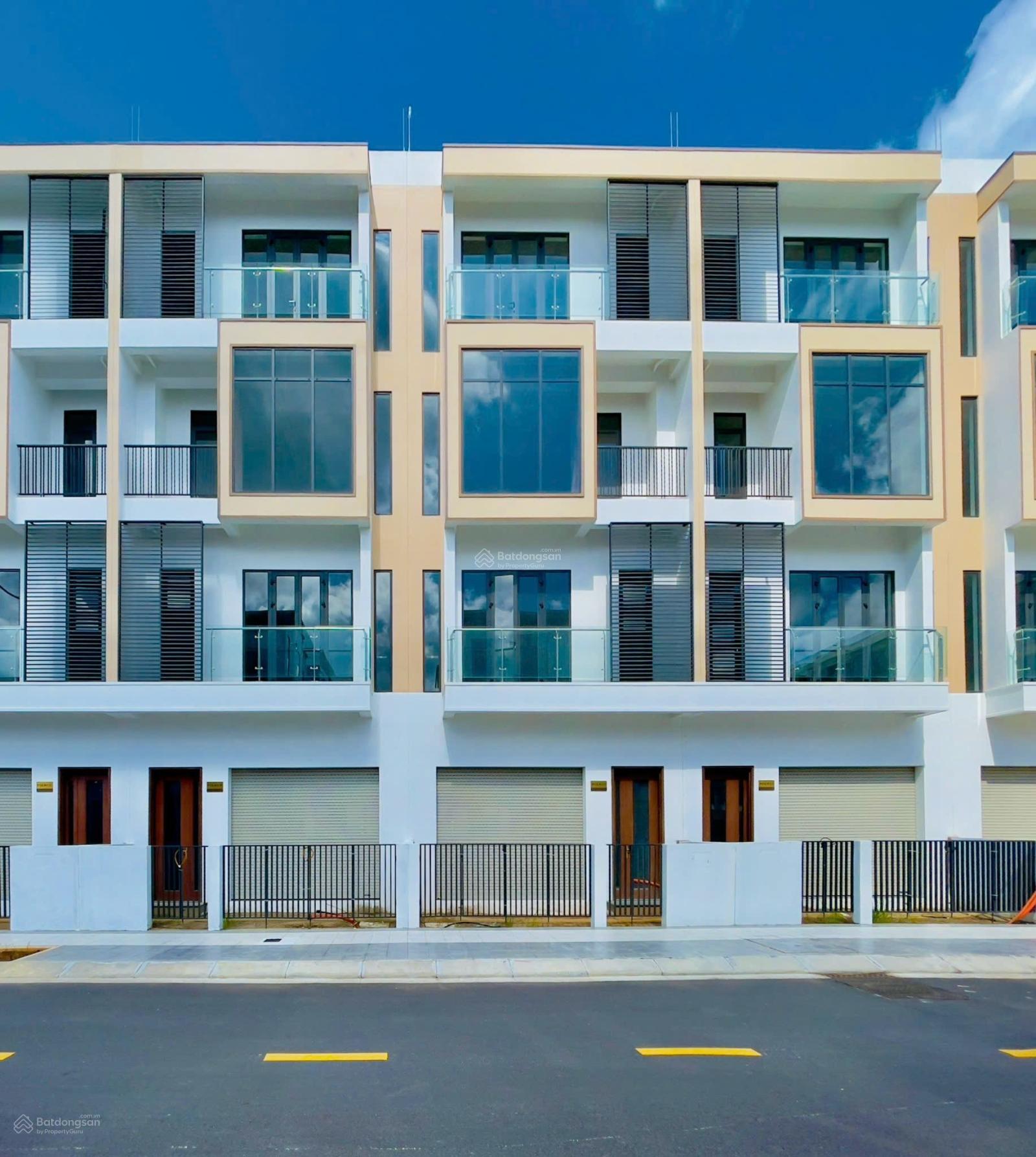 Nhà phố 4 tầng 6x20, cạnh trường học - phố ẩm thực giá 5,5 tỷ (full 100%). LH 0938 193 *** Em Phước