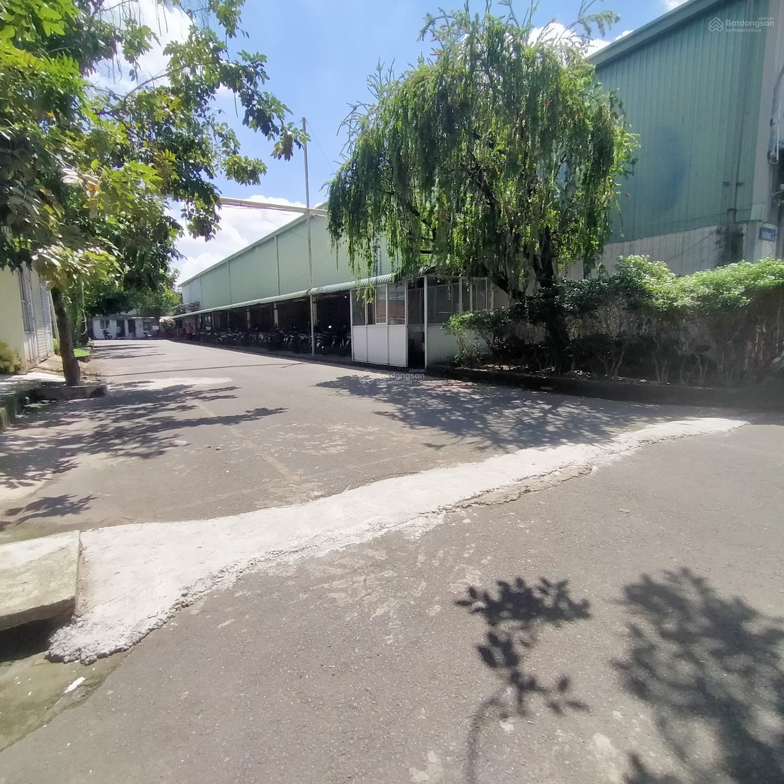 Cho thuê 1200m2 (Kho)+50m2(VP)+sân (100m2) - 95 triệu/th đường Hương lộ 2-cont 40f vào tới kho Cho thuê 1200m2 (Kho)+50m2(VP)+sân (100m2) - 95 triệu/th đường Hương lộ 2-cont 40f vào tới kho