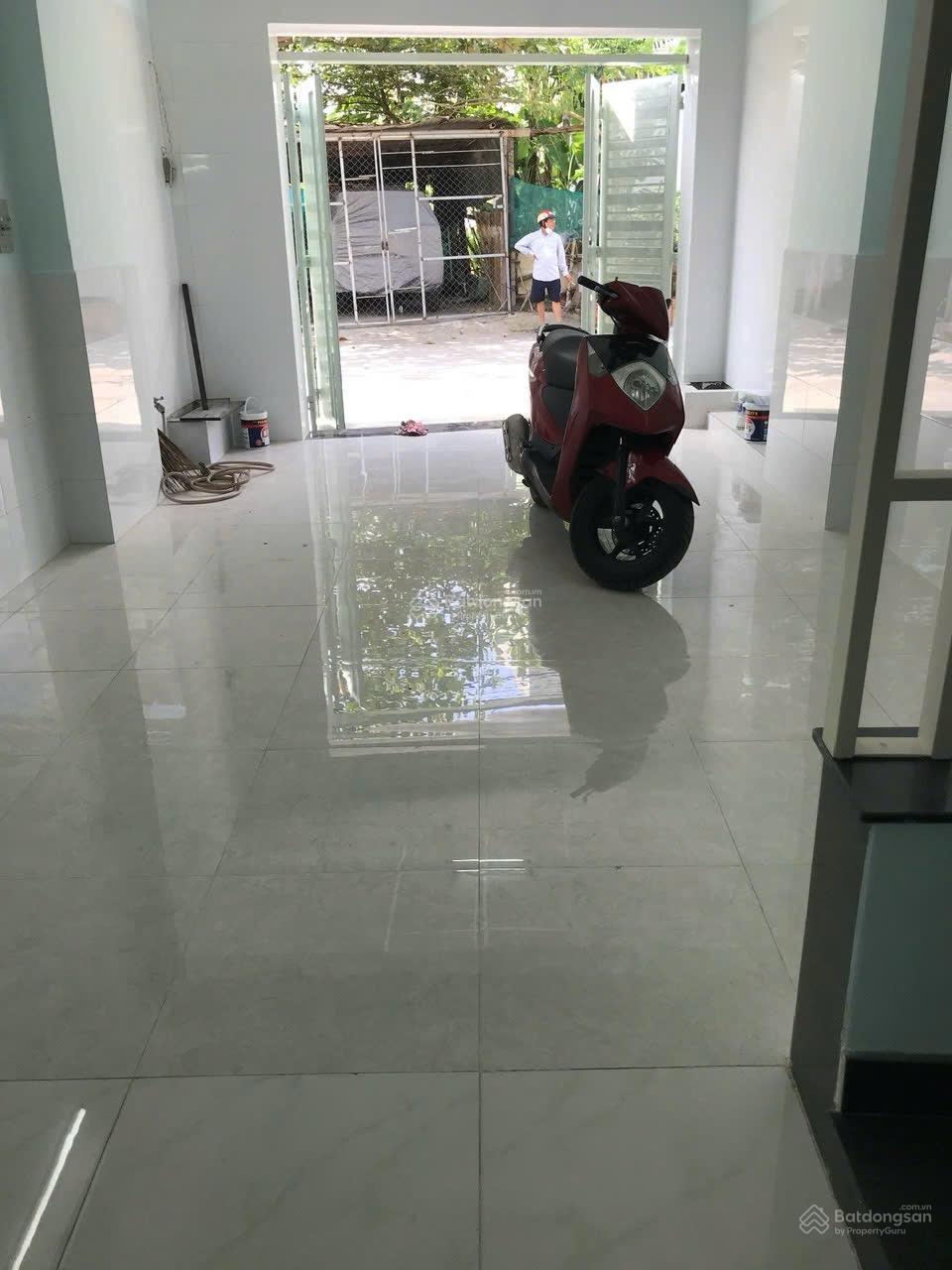 Bán nhà đường số 79 phường
Phú Hữu, quận 9
XH đâu trong nhà được 2 cai diện tích :4 no hau 4,8x15